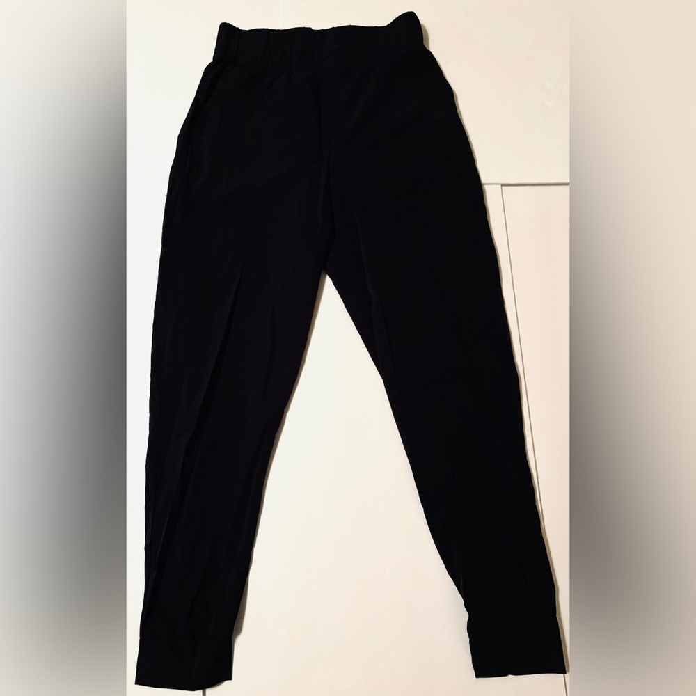 Nike Women’s Size Small Black Wind Breaker Black Logo, Pockets‎ Joggers, Sleek